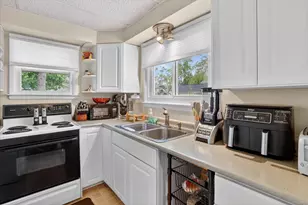 828 Fleming Ave, Jackson, MI 49202 - Photo 4
