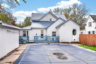 521 W Court Street, Hastings, MI 49058 - Photo 4