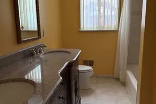 3550 Kings Point Dr, Troy, MI 48083 - Photo 20