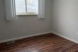 3550 Kings Point Dr, Troy, MI 48083 - Photo 18