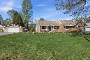 418 S Mayhew St, New Buffalo, MI 49117 - Photo 1