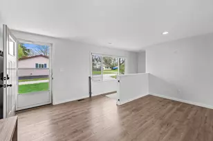 2037 Lake View Dr, Brooklyn, MI 49230 - Photo 8