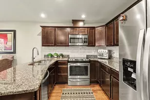 50492 Beechwood Ct, Plymouth, MI 48170 - Photo 4