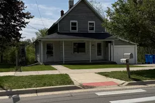 26 Fayette St W, Hillsdale, MI 49242 - Photo 2