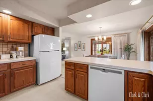 2220 Mission Hills Dr SE, Grand Rapids, MI 49546 - Photo 8