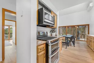 10 Island View Dr, Traverse City, MI 49696 - Photo 10