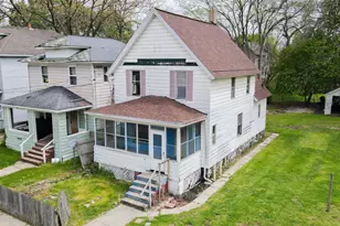 55 McKinley Ave S, Battle Creek, MI 49017 - Photo 2