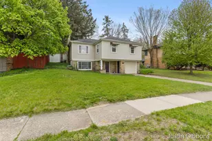 1708 Hiawatha Rd SE, Grand Rapids, MI 49506 - Photo 2