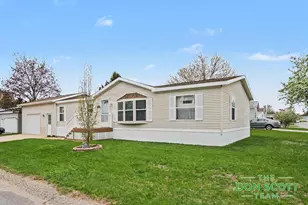 3567 Hollyfield Dr, Cedar Springs, MI 49319 - Photo 2