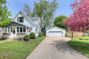 241 Woodward St, Zeeland, MI 49464 - Photo 2