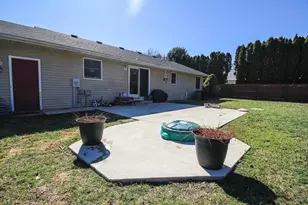 17064 Hawk Ct, Three Rivers, MI 49093 - Photo 2