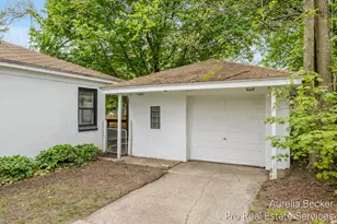 2911 Foster Ave NE, Grand Rapids, MI 49505 - Photo 4