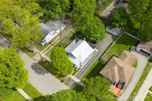 417 Monroe St, Allegan, MI 49010 - Photo 4