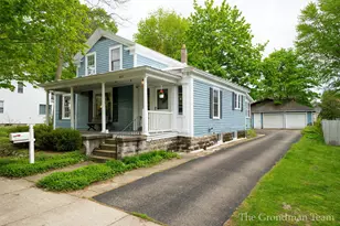 417 Monroe St, Allegan, MI 49010 - Photo 2
