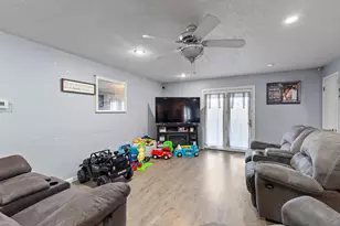 260 Renfrew Ave, Adrian, MI 49221 - Photo 16