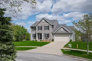 642 Echo Valley NE, Rockford, MI 49341 - Photo 2