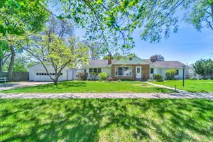 1115 Oakdale Ave, Jackson, MI 49203 - Photo 1