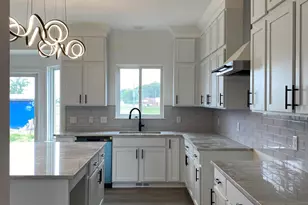 733 Britt Circle Dr, Dundee, MI 48131 - Photo 2