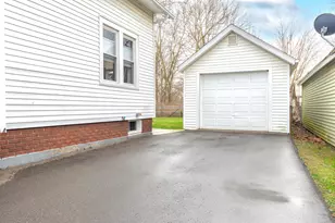 725 W Mansion St, Marshall, MI 49068 - Photo 4