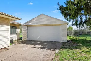 1411 Meadowlane Dr SE, Grand Rapids, MI 49508 - Photo 24