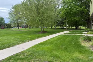1476 W Chateau Vert, Ypsilanti, MI 48197 - Photo 16