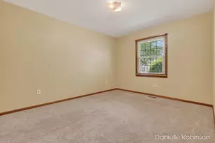 929 Village Ln, Jenison, MI 49428 - Photo 14