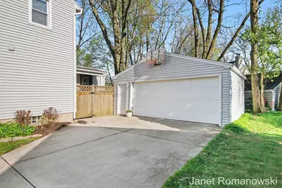 2126 Englewood Drive SE, Grand Rapids, MI 49506 - Photo 2