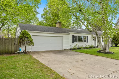 722 N Hudson Street SE, Lowell, MI 49331 - Photo 2