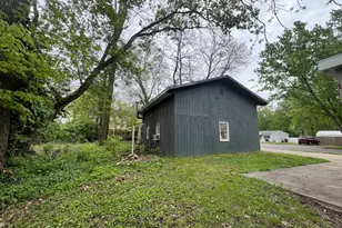 627 S 5th St, Niles, MI 49120 - Photo 6
