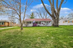 1033 N Beechwood St, Ludington, MI 49431 - Photo 2