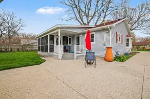 1033 N Beechwood St, Ludington, MI 49431 - Photo 30