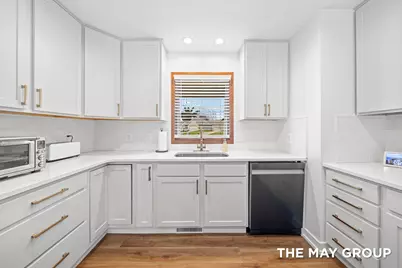 2072 Meadow Valley Court NW, Grand Rapids, MI 49504 - Photo 10
