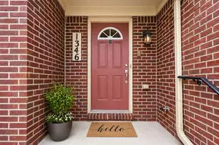 1346 Hillcrest Dr, Waterford, MI 48327 - Photo 2