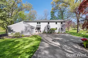 2909 Cascade Springs Dr SE, Grand Rapids, MI 49546 - Photo 2