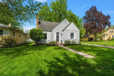 1331 Hillcrest Avenue NW, Grand Rapids, MI 49504 - Photo 2