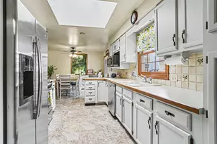 210 Maplecrest Ave, Sturgis, MI 49091 - Photo 8