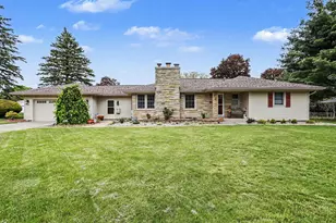 210 Maplecrest Ave, Sturgis, MI 49091 - Photo 2