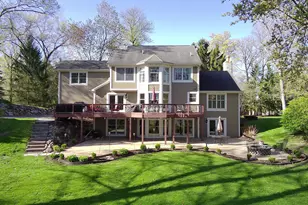 4619 Oak Pointe Dr, Brighton, MI 48116 - Photo 2