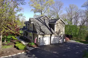 4619 Oak Pointe Dr, Brighton, MI 48116 - Photo 4