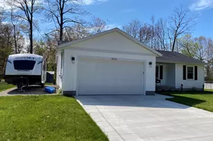 3673 Waalkes St, Norton Shores, MI 49444 - Photo 4