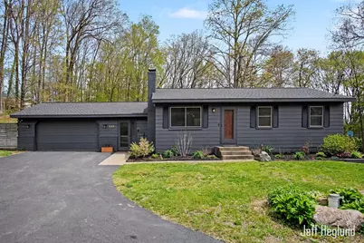 325 Alden Nash Avenue SE, Lowell, MI 49331 - Photo 4