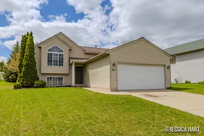 321 Pioneer Trail NE, Cedar Springs, MI 49319 - Photo 2