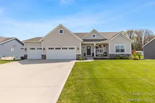 9404 Shoreway Dr, West Olive, MI 49460 - Photo 1