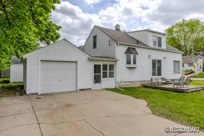 851 Hollywood Street NE, Grand Rapids, MI 49505 - Photo 2