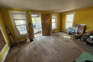 114 Ridge St, Jackson, MI 49203 - Photo 2