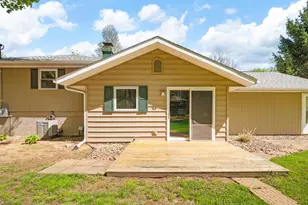 917 Kensington Dr, Niles, MI 49120 - Photo 4