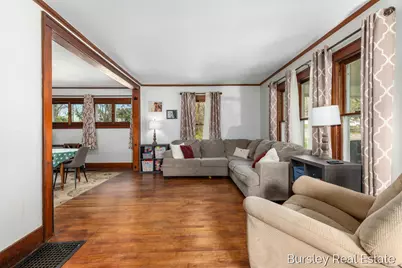 447 E Lincoln Avenue, Ionia, MI 48846 - Photo 4
