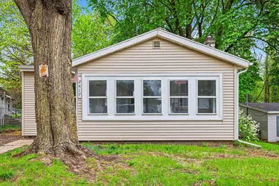 2417 Crest Avenue, Jackson, MI 49203 - Photo 2