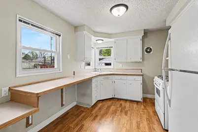 2421 Barstow Road, Lansing, MI 48906 - Photo 6