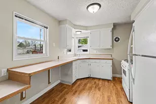 2421 Barstow Rd, Lansing, MI 48906 - Photo 6